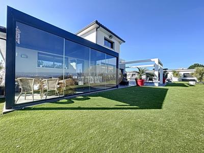 Château - 260 m² - 8 pièces