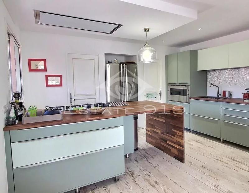 Villa - 183 m² - 6 pièces