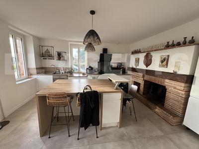 Maison - 222 m² - 7 pièces