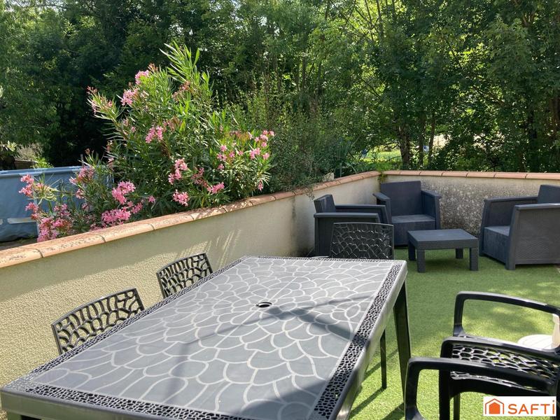 Maison - 237 m² - 10 pièces