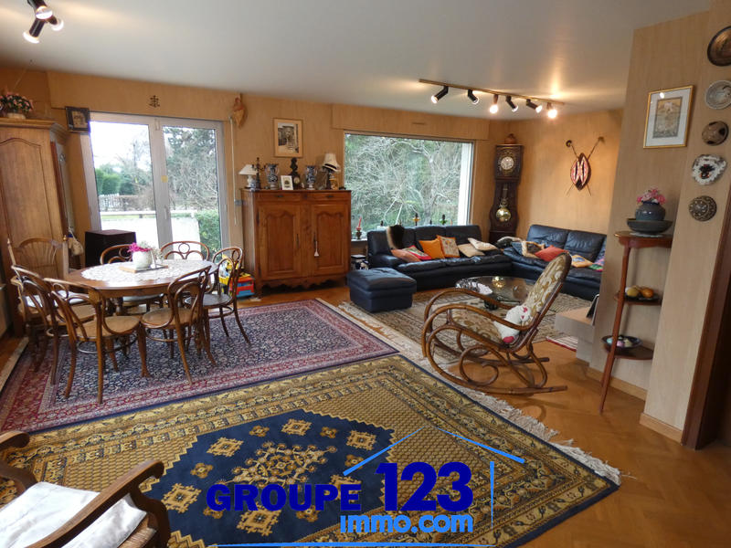 Maison - 435 m² - 9 pièces