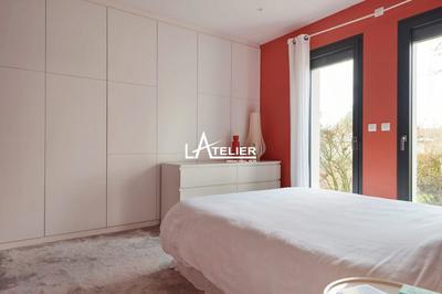 Maison - 210 m² - 10 pièces