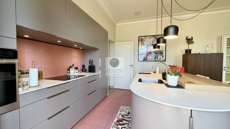 Maison - 284 m² - 8 pièces