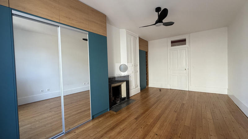 Appartement - 198 m² - 6 pièces