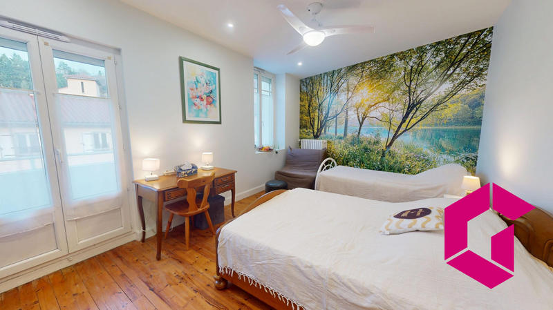 Maison - 337 m² - 9 pièces