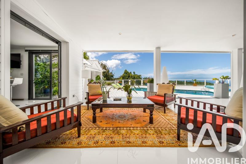 Maison - 235 m² - 7 pièces