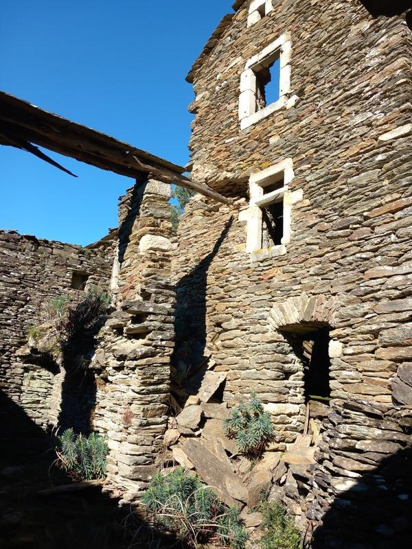 Maison - 300 m² - 1 pièce