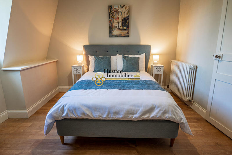 Demeure - 185 m² - 11 pièces