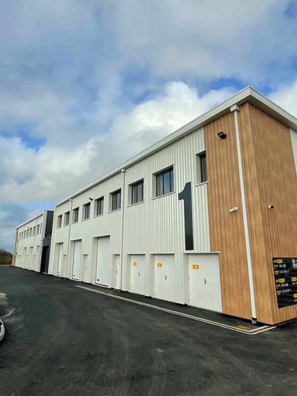 Local d'activité / Entrepôt - 96 m²