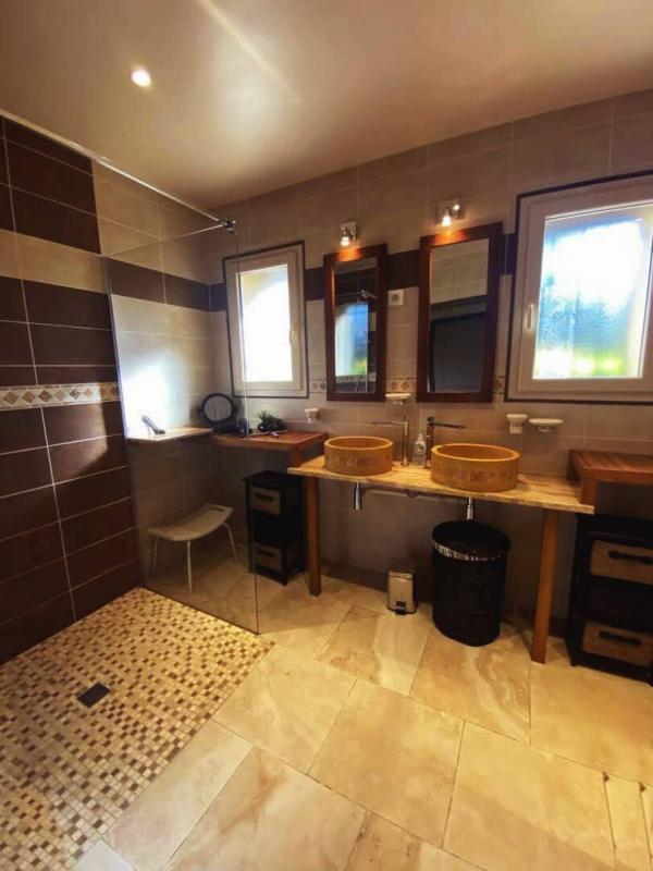 Maison - 210 m² - 8 pièces