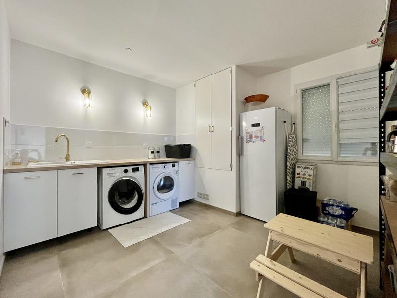 Maison contemporaine - 250 m² - 8 pièces