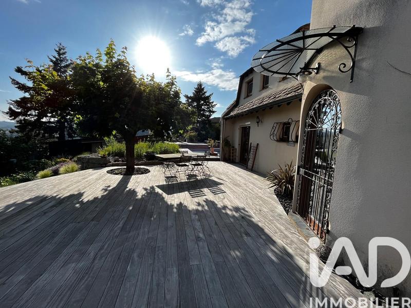 Maison - 234 m² - 7 pièces