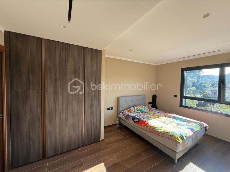 Maison traditionnelle - 318 m² - 5 pièces