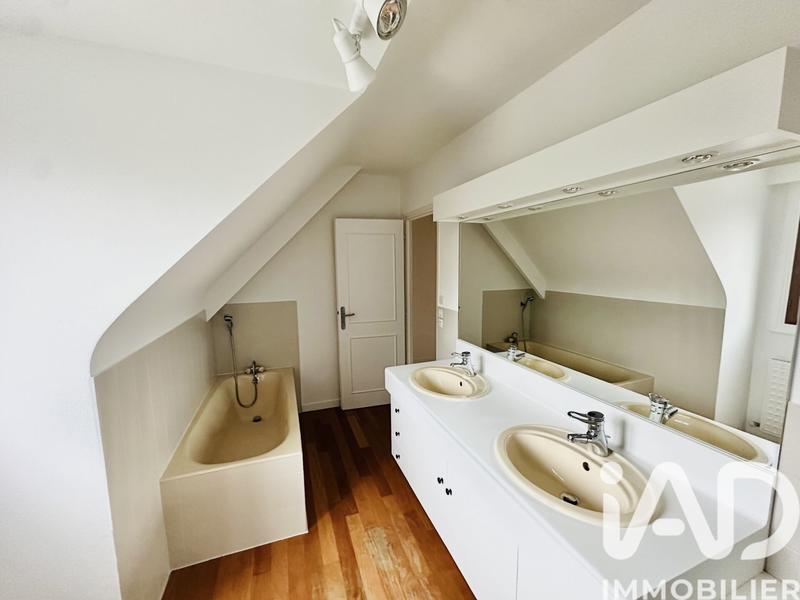 Maison - 180 m² - 8 pièces