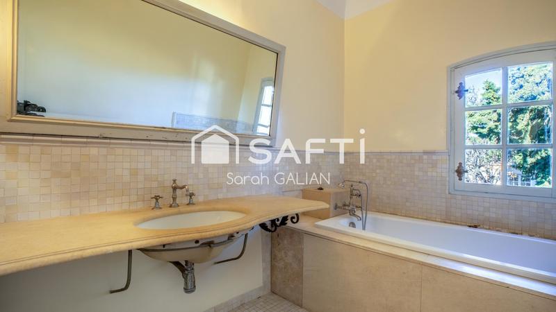 Maison - 500 m² - 10 pièces