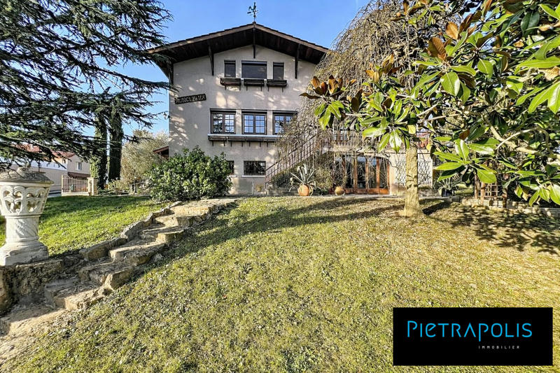 Maison traditionnelle - 165 m² - 8 pièces