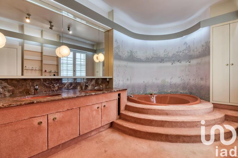 Maison - 315 m² - 12 pièces