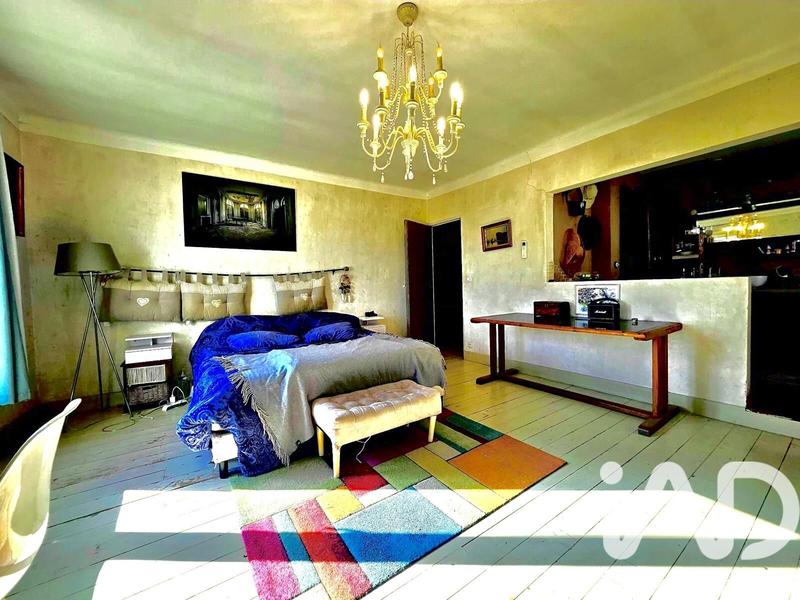 Maison - 181 m² - 7 pièces