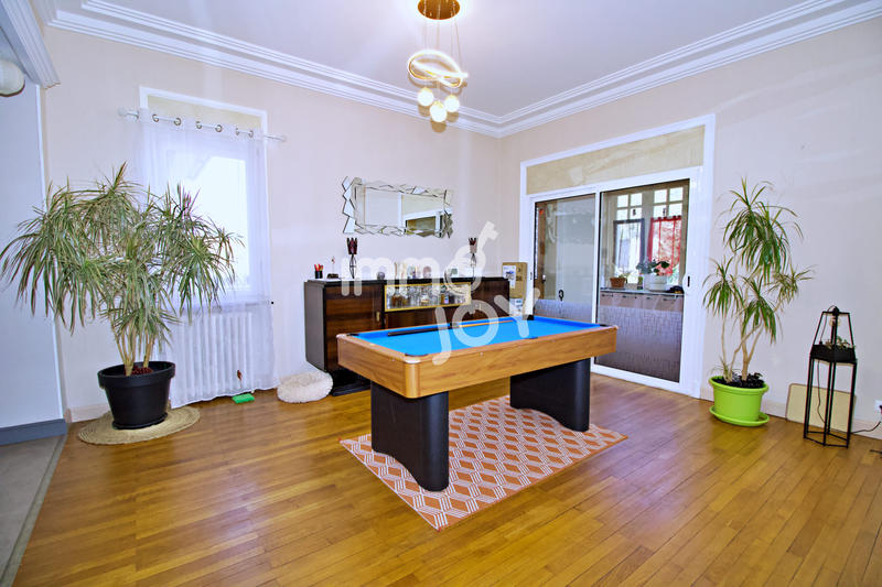 Maison - 310 m² - 11 pièces