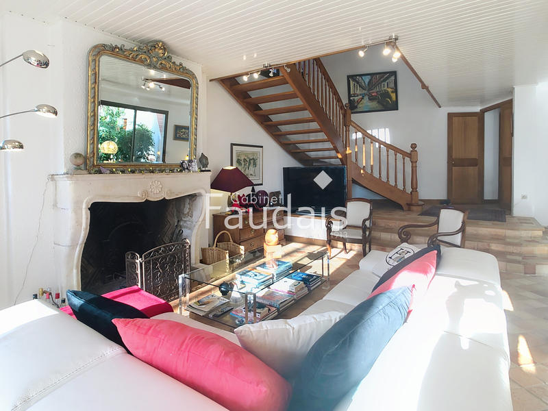 Maison - 300 m² - 7 pièces