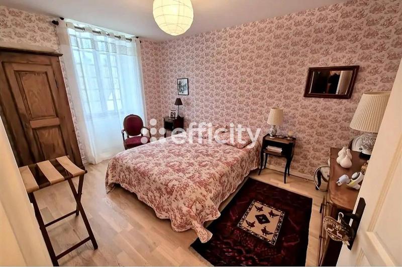 Maison - 230 m² - 9 pièces