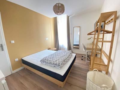 Chambre - 30 m² - 8 pièces