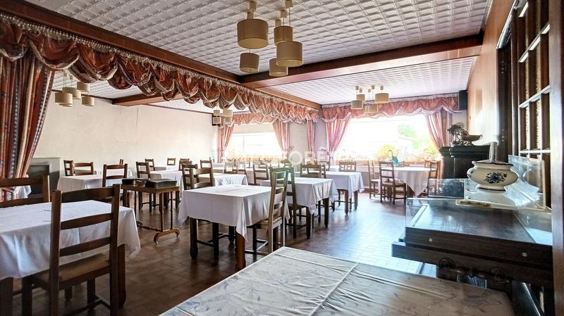 Local commercial - 738 m²