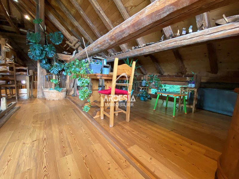 Maison - 250 m² - 8 pièces