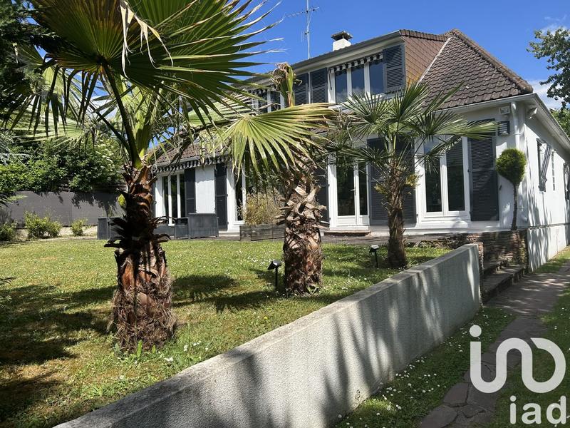 Maison - 250 m² - 8 pièces