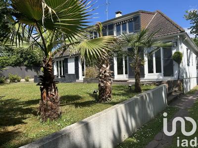 Maison - 250 m² - 8 pièces