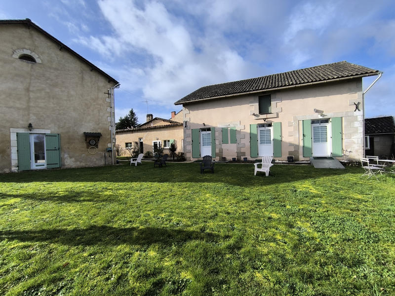 Maison - 340 m² - 8 pièces