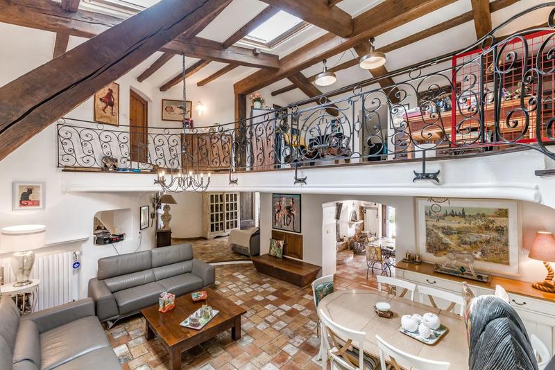 Maison - 358 m² - 10 pièces