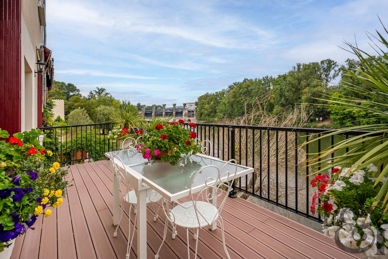 Maison - 275 m² - 8 pièces