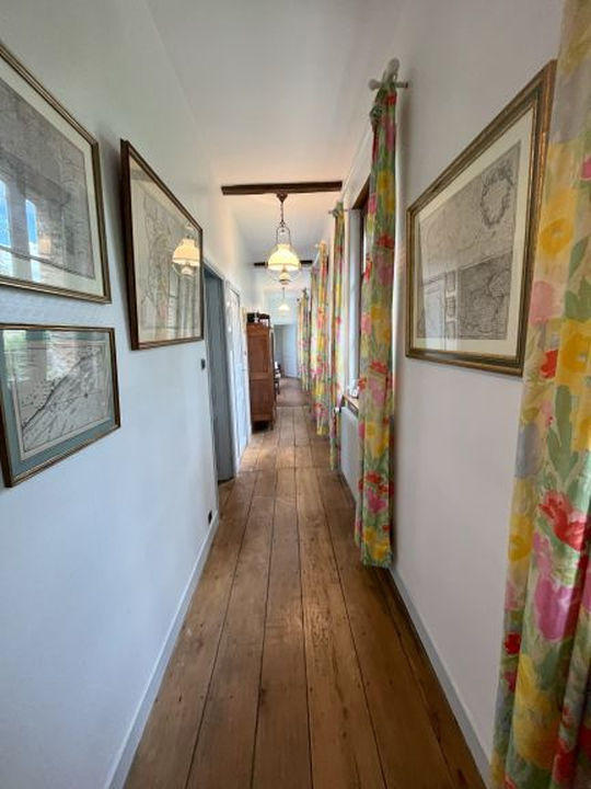 Maison - 284 m² - 9 pièces