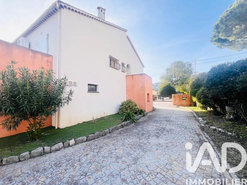 Maison - 245 m² - 12 pièces