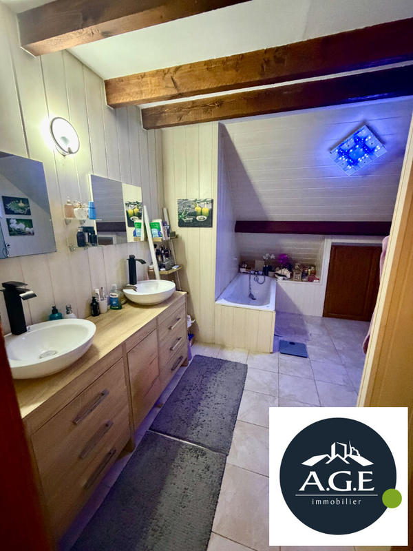 Maison - 174 m² - 7 pièces