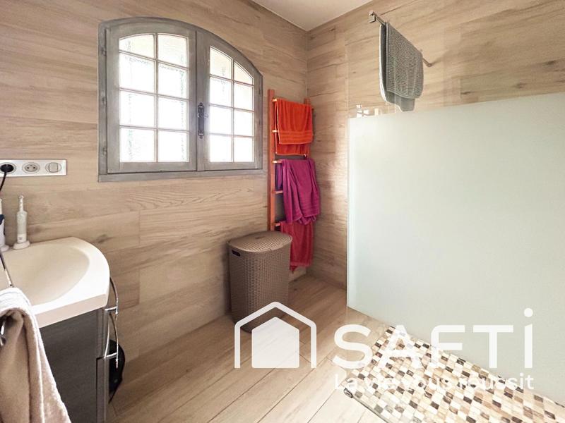 Maison - 235 m² - 6 pièces