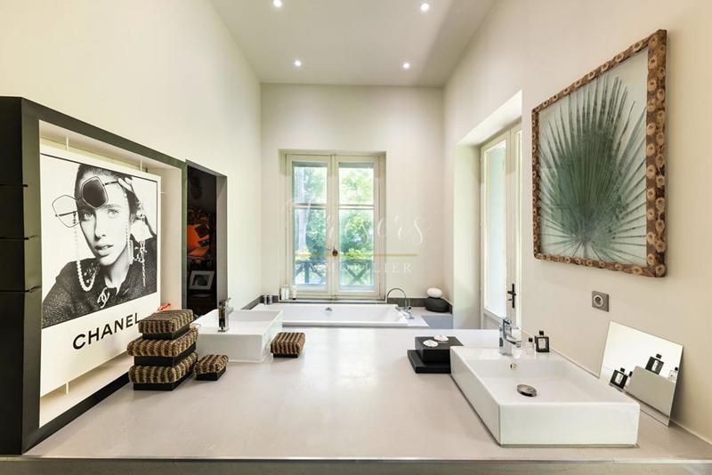 Demeure - 363 m² - 9 pièces