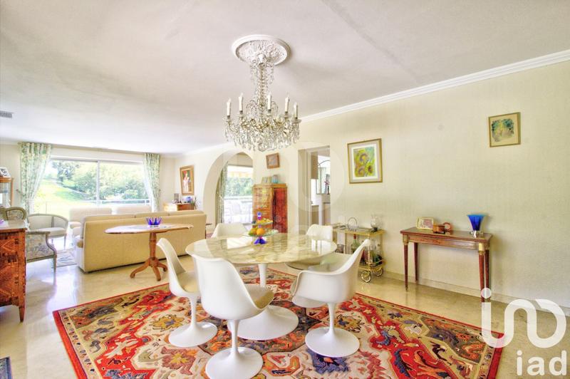 Maison - 210 m² - 7 pièces