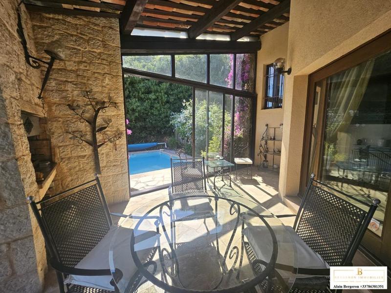 Villa - 197 m² - 8 pièces