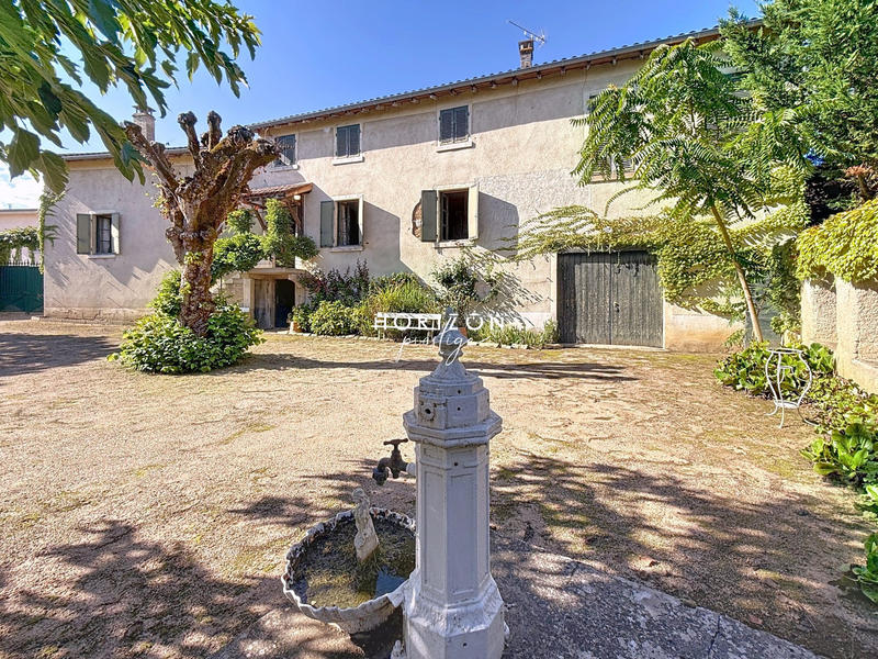 Maison ancienne - 223 m² - 10 pièces