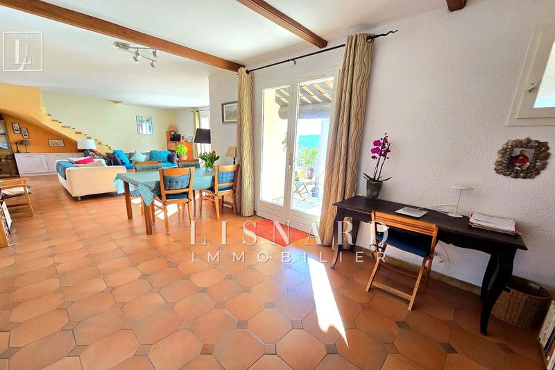 Maison - 104 m² - 4 pièces