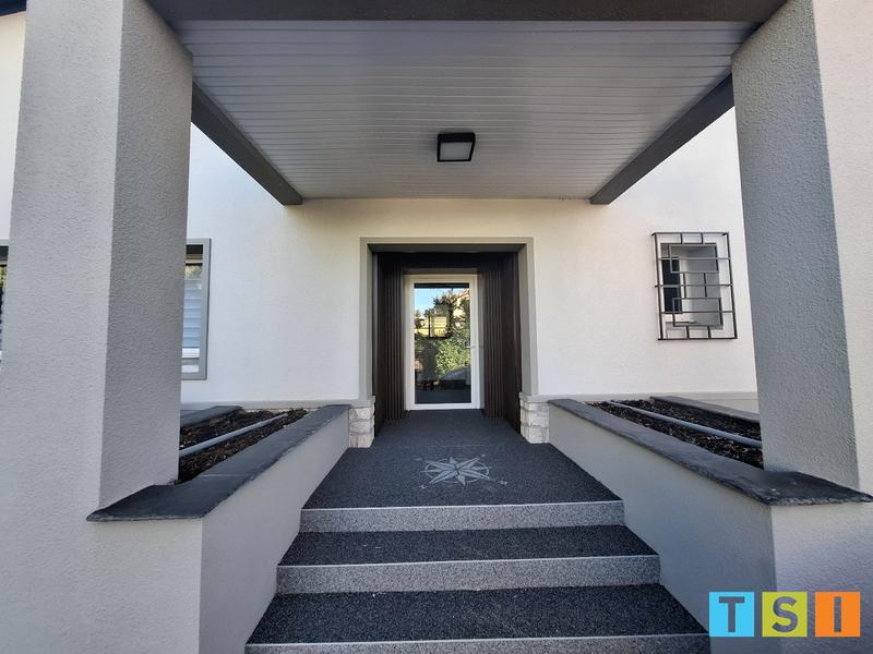 Maison - 263 m² - 8 pièces