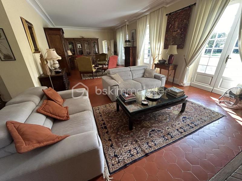 Propriété - 453 m² - 11 pièces