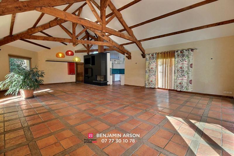 Maison - 305 m² - 9 pièces