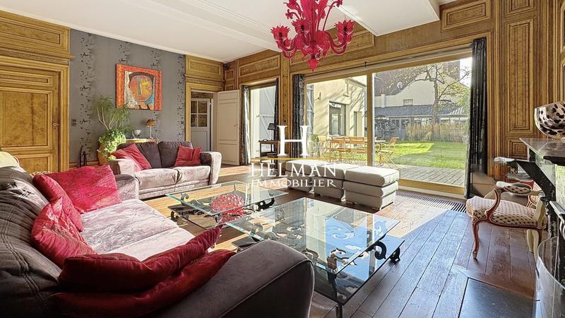 Maison - 348 m² - 11 pièces