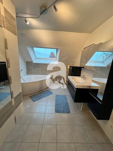 Maison - 165 m² - 8 pièces