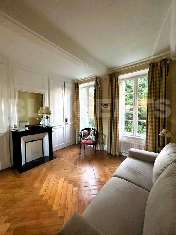 Demeure - 290 m² - 8 pièces