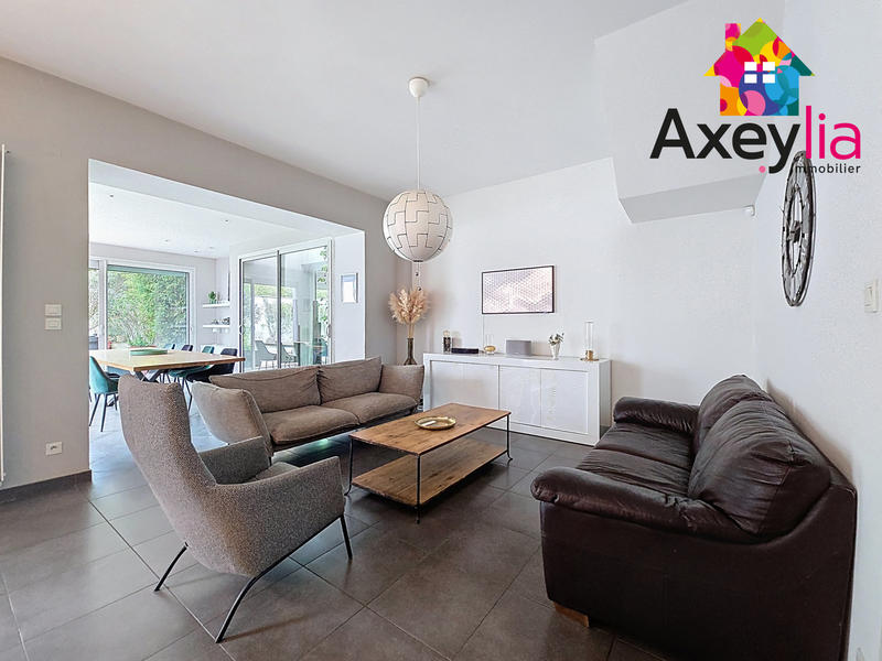 Maison - 207 m² - 6 pièces