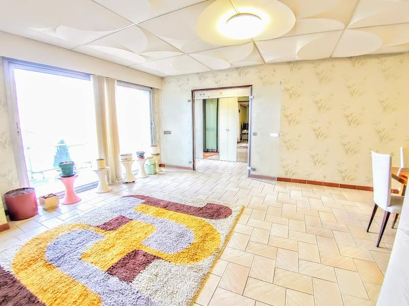 Maison - 570 m² - 8 pièces